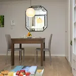 Singularstays Comedias Apartament