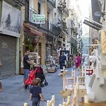 Apartment Singularstays Comedias *
